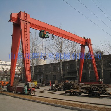 MH型3-16吨电动葫芦单梁门式起重机（箱体形状）MH tyre 3-16t clectric hoist single  ...